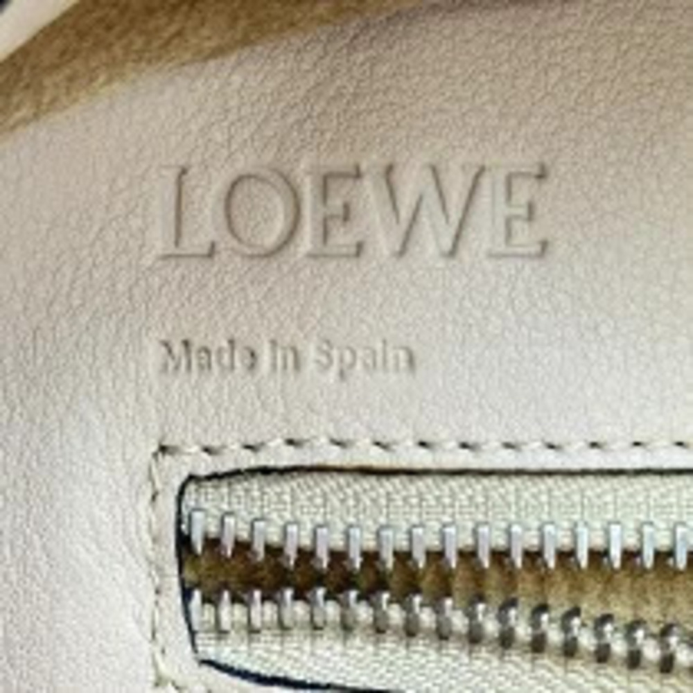 Loewe Amazona Beige Cream Calfskin Shoulder Bag - Picture 10 of 13